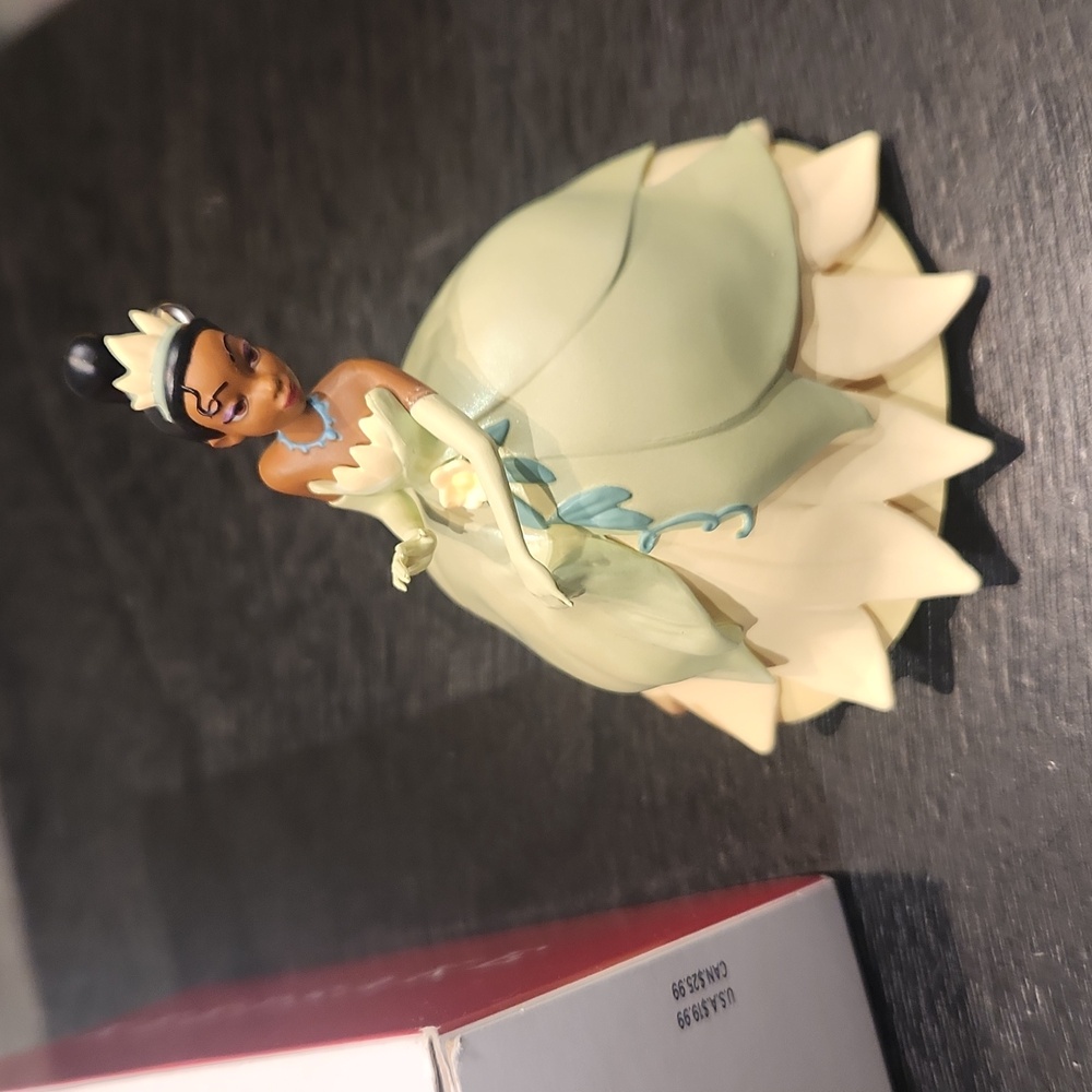 EUC 2024 Hallmark Keepsake Princess Tiana Christmas Ornament w/org. Box - Picture 2 of 10